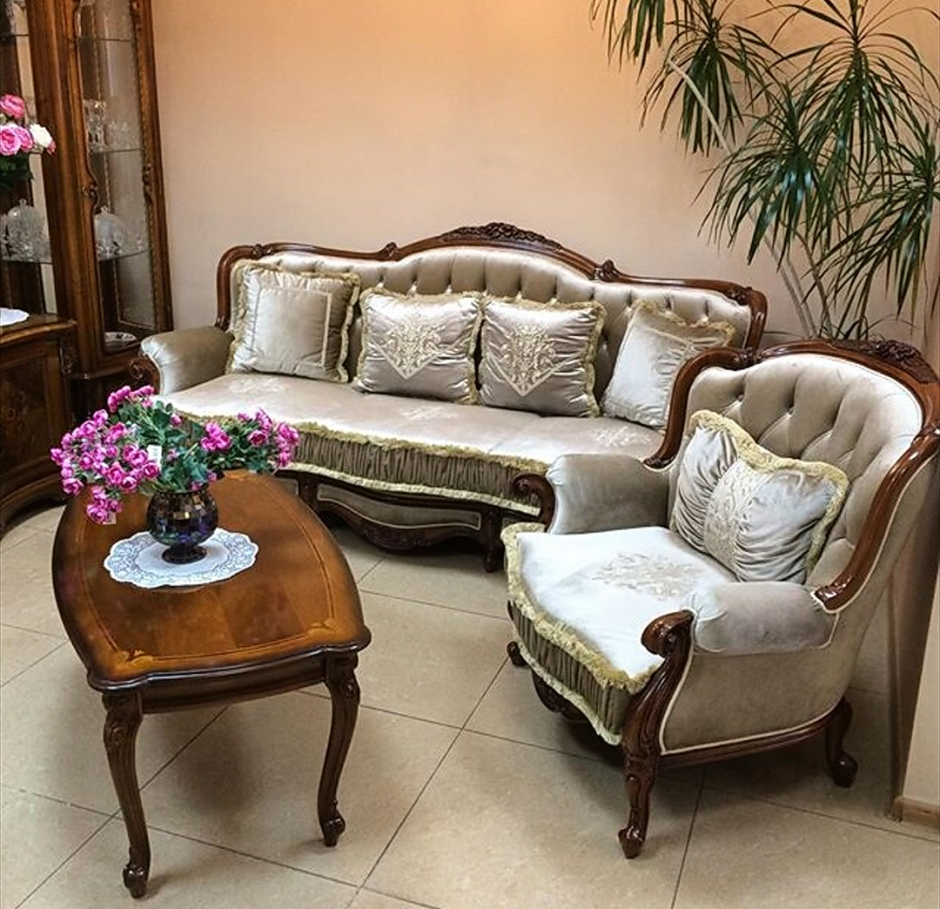 Перекрашенная Советская стенка