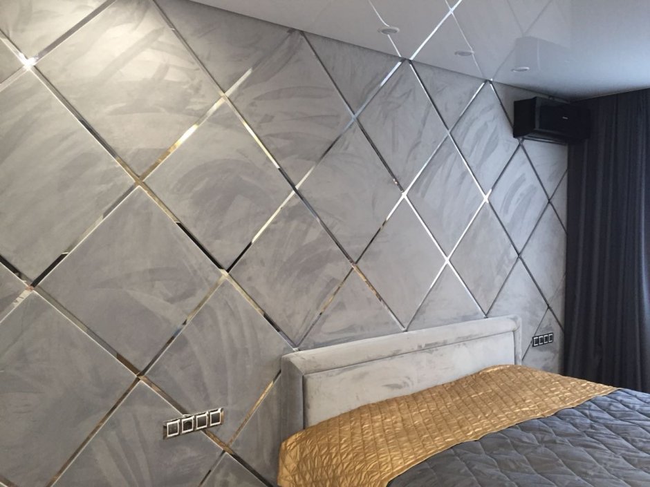 Мягкие стеновые панели с латунными вставками