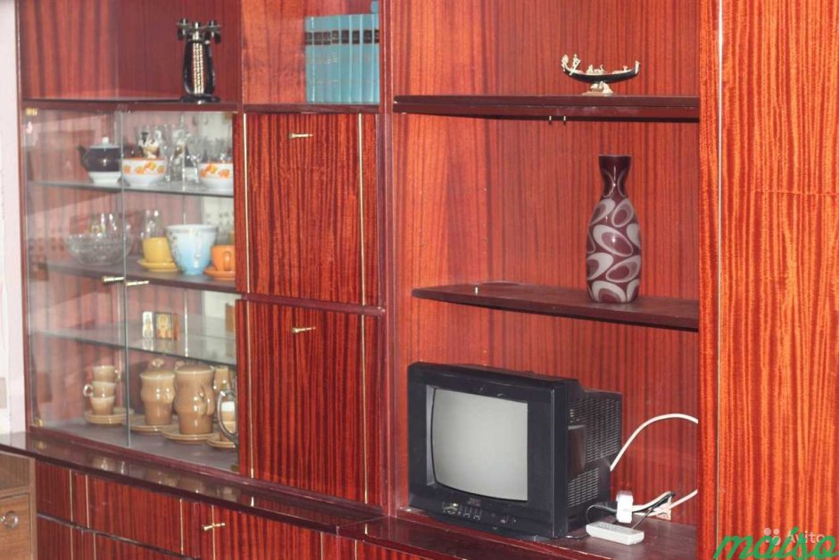 Классические стенки в гостиную