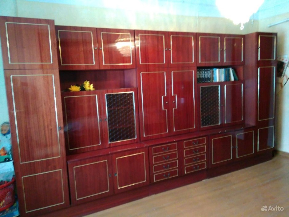 Стенка мебельная лакированная