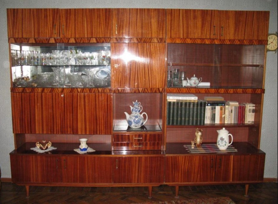 Стенка из дерева