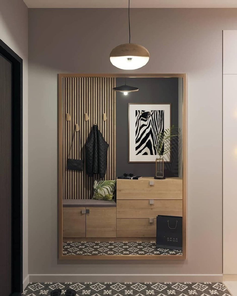 Прихожая с рейками и зеркалом