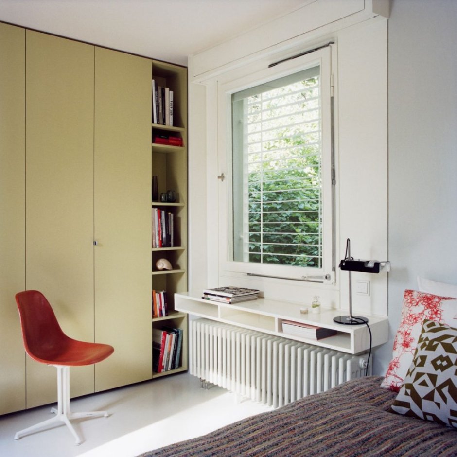 Столик с подоконников в спальню