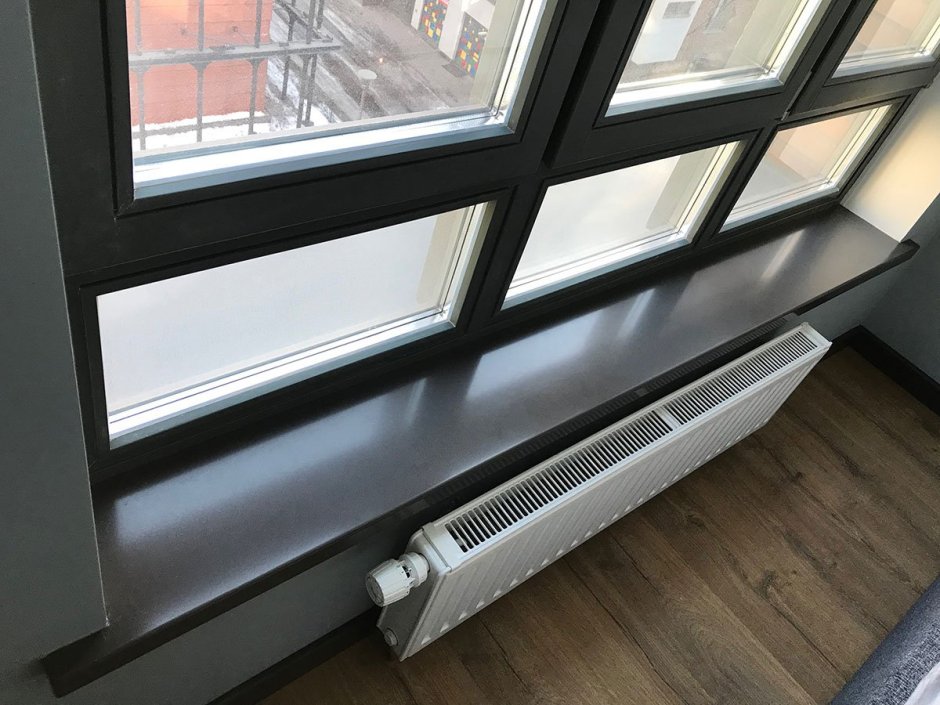 Черный подоконник