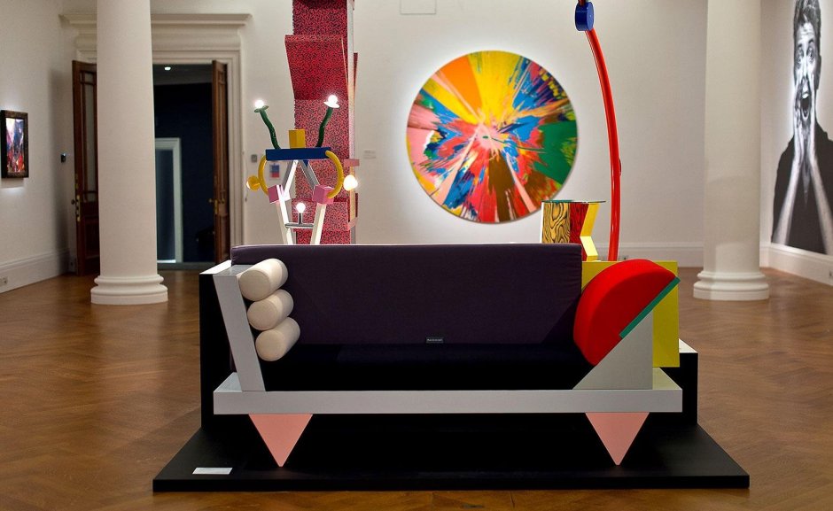 Витрина магазина в стиле Мемфис