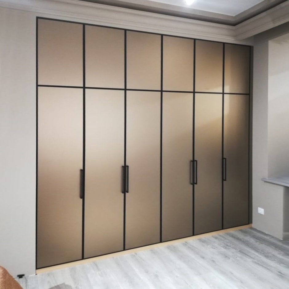 Шкаф в прихожую в скандинавском стиле