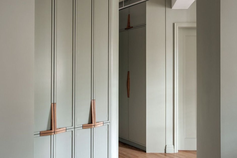 Стильный шкаф в прихожую