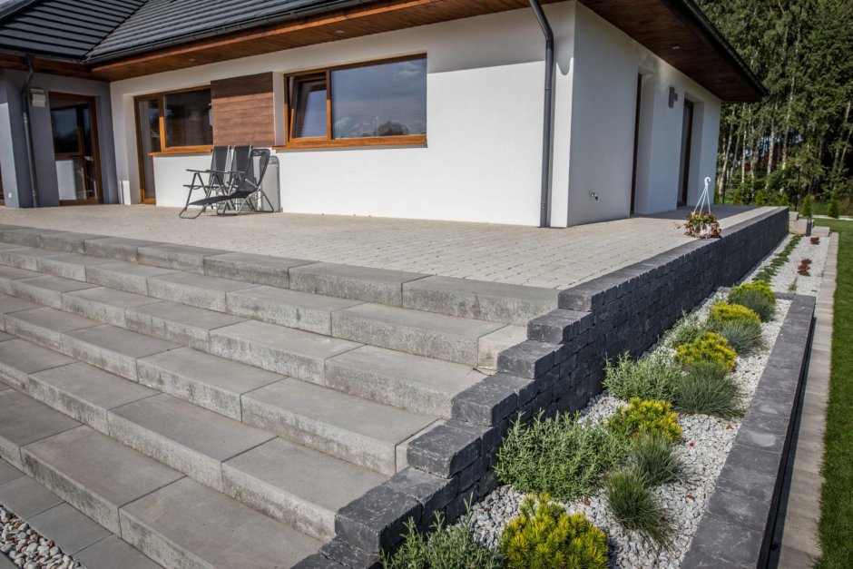 Парящие ступени из бетона для крыльца