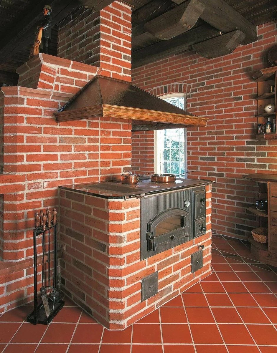 Интерьер кухни с печным отоплением