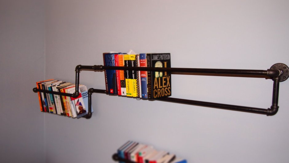 Полка из пластиковых труб