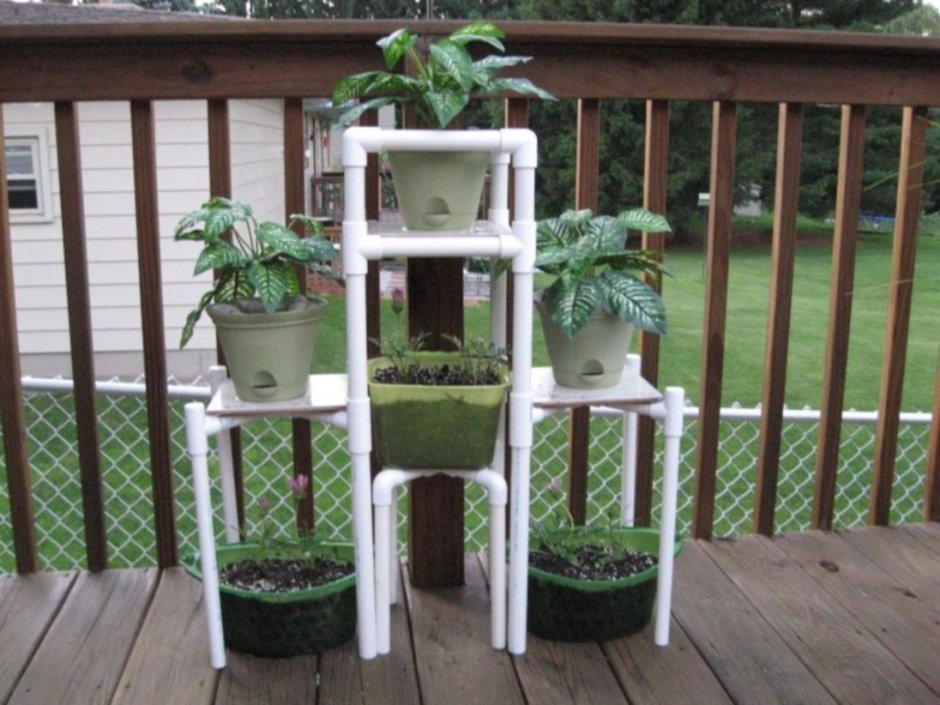 Подставка для цветов из полипропилена