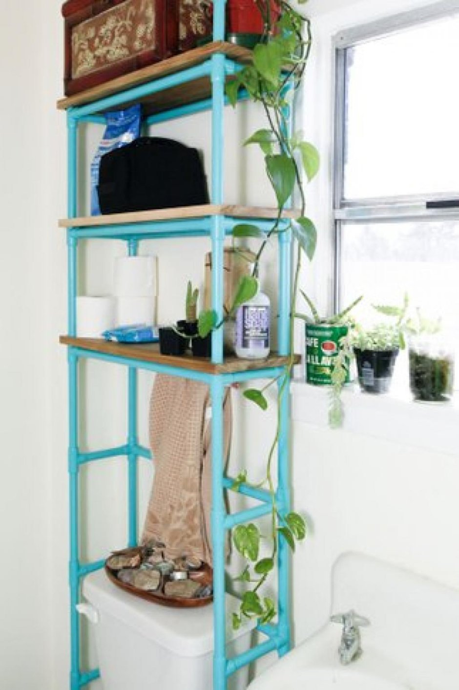 Полка из пластиковых труб