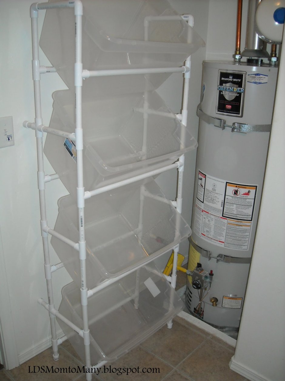 Стеллаж из пластиковых труб