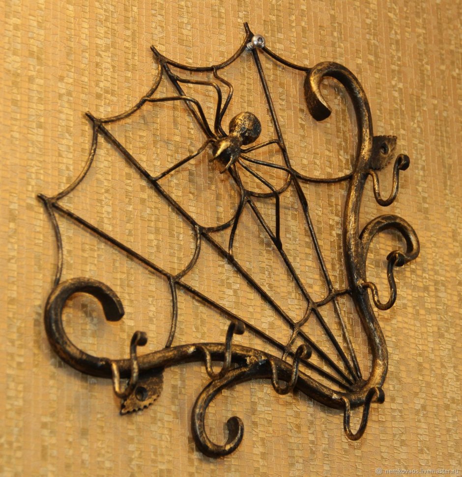 Кованая ключница настенная