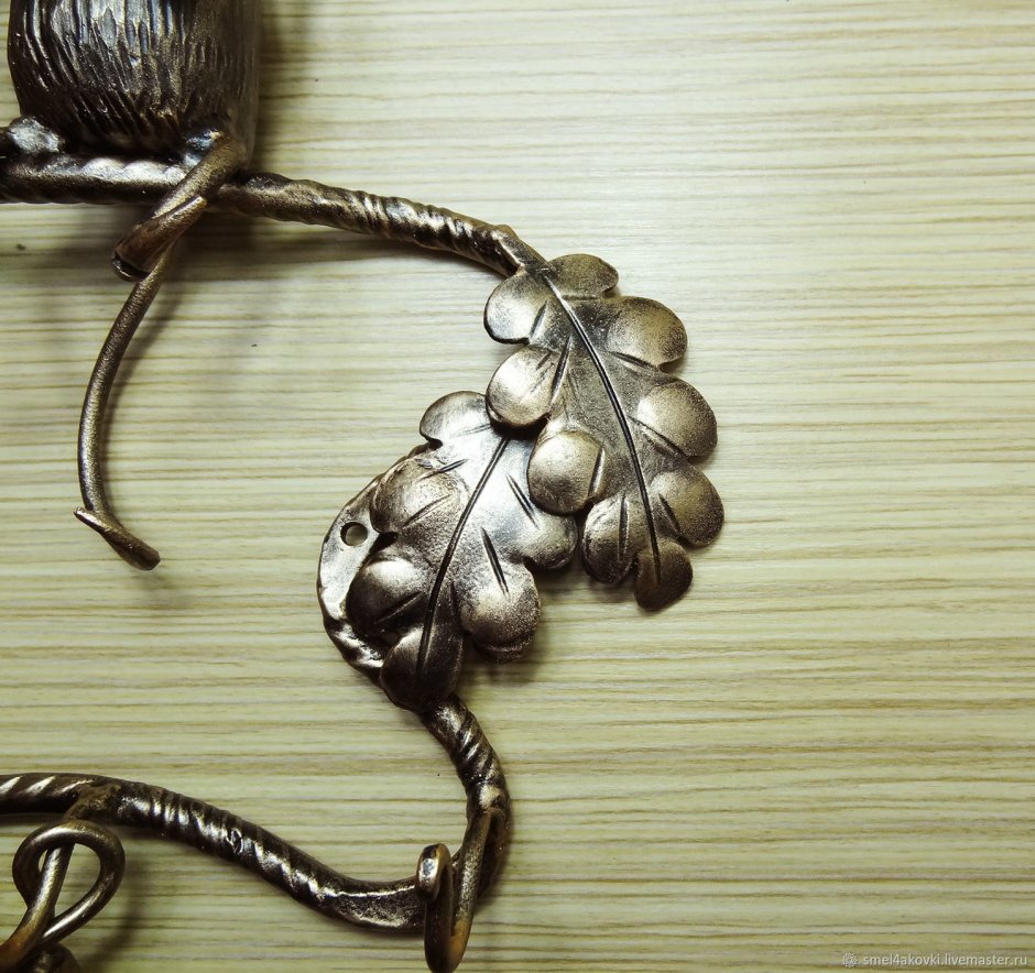 Кованая ключница настенная