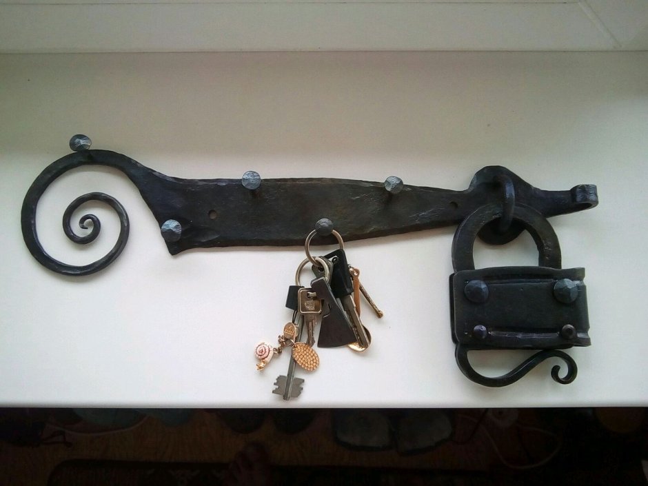 Ключница кованная настенная