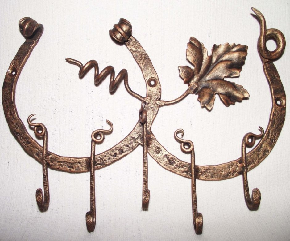 Кованые крючки для одежды