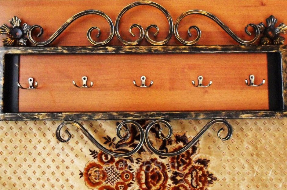 Кованая ключница настенная