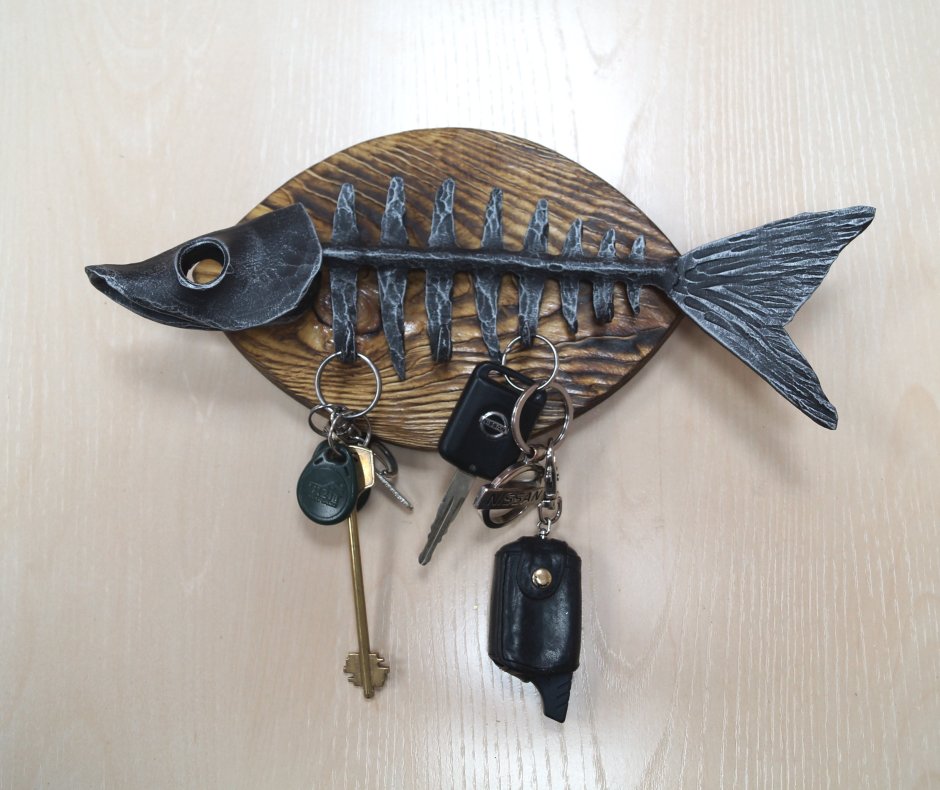 Кованый ключ вешалка