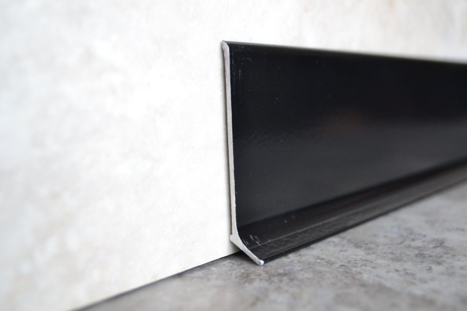 Плинтус Euroline алюминиевый анодированный матовое серебро 70х10х2950