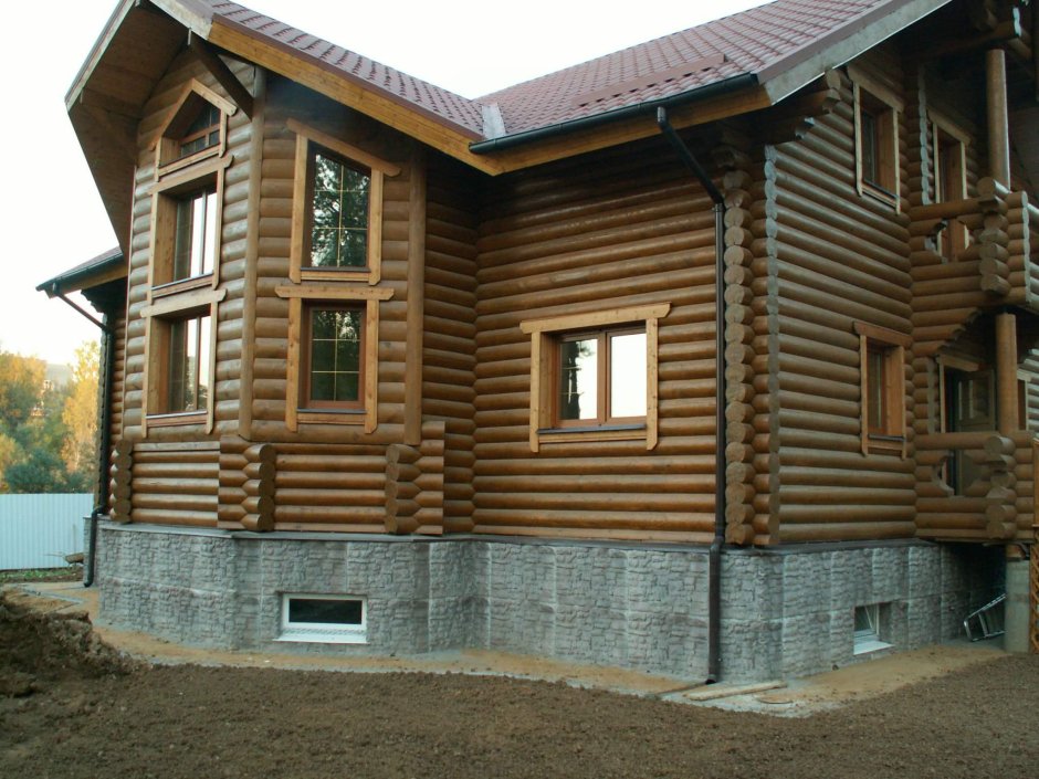 Дом из бревна с эркером