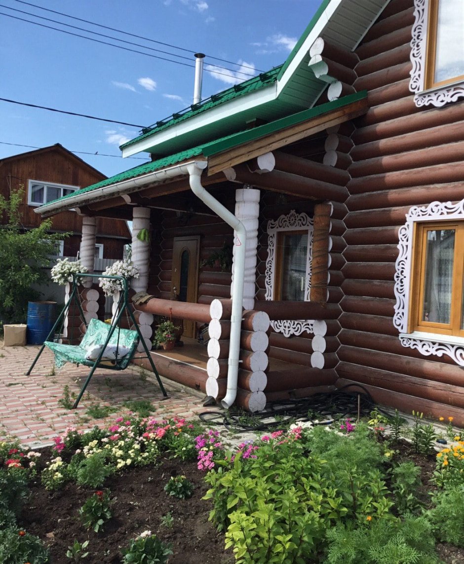 Фасад бревенчатого дома