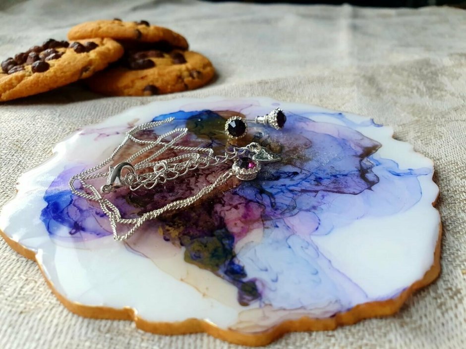 Из эпоксидной смолы