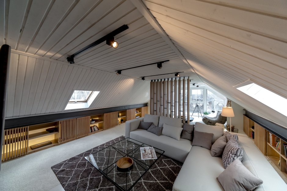 Освещение мансардного потолка