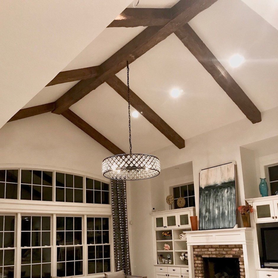 Люстра на скошенном потолке