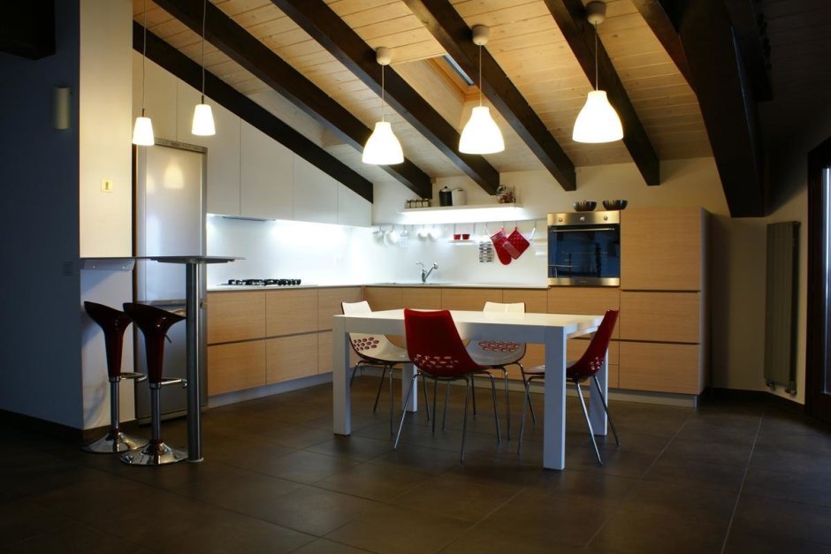 Люстра на скате крыши