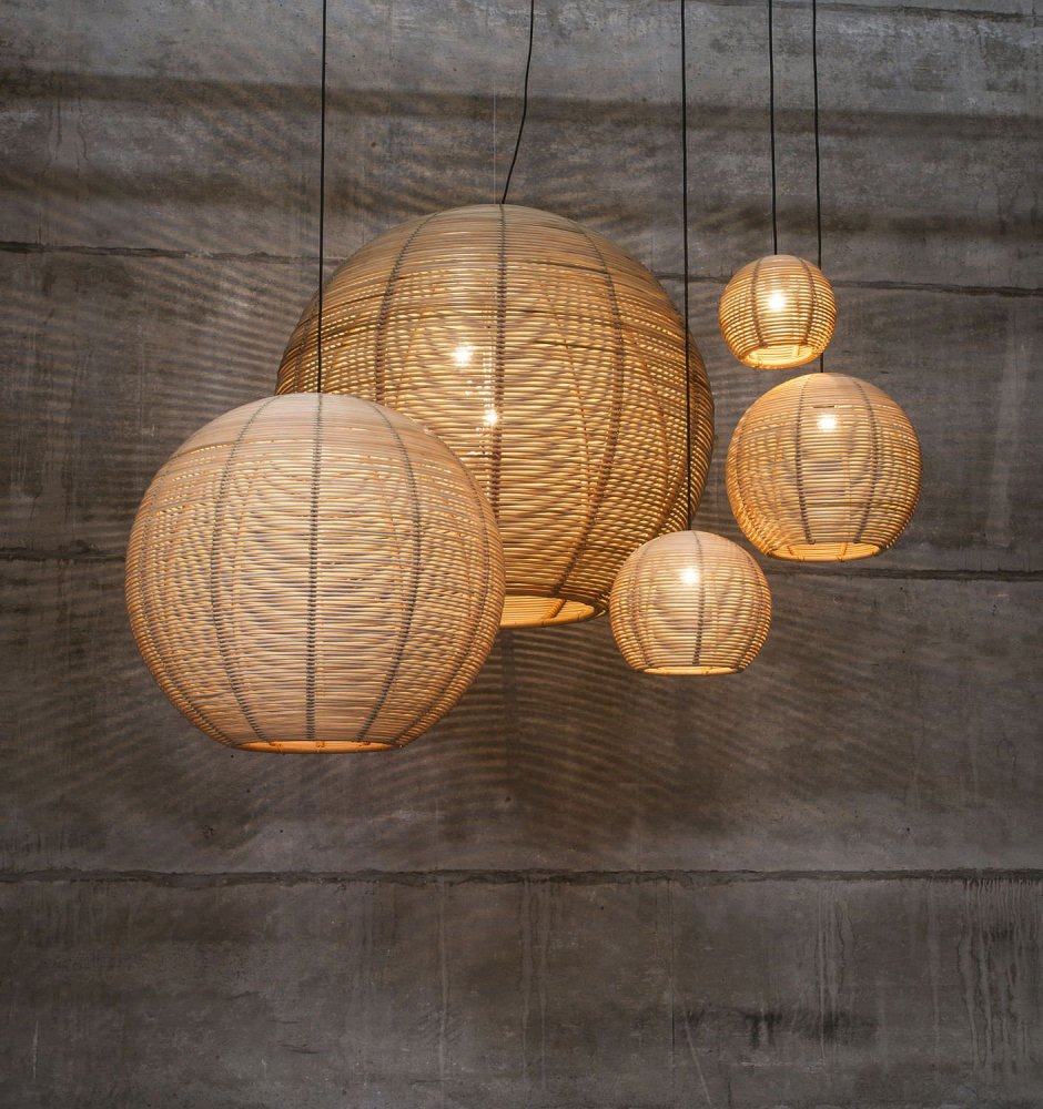 Люстра из плетеных шаров