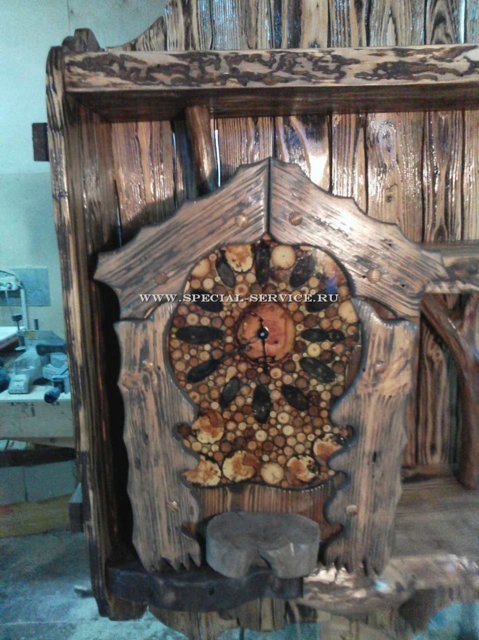 Часы под старину из дерева