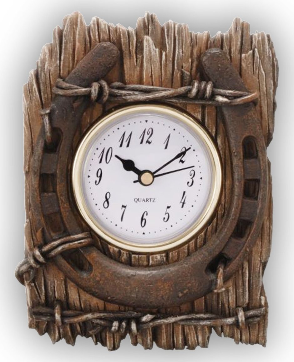 Оригинальные настенные часы из дерева