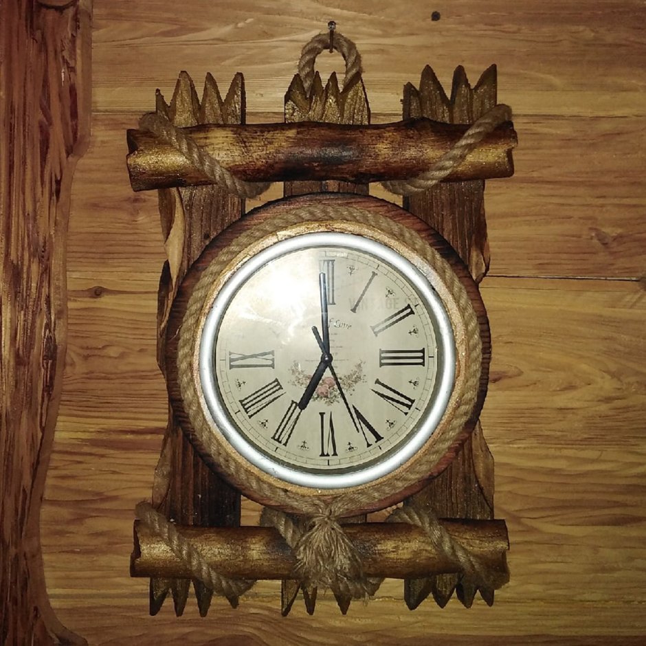 Часы под старину из дерева
