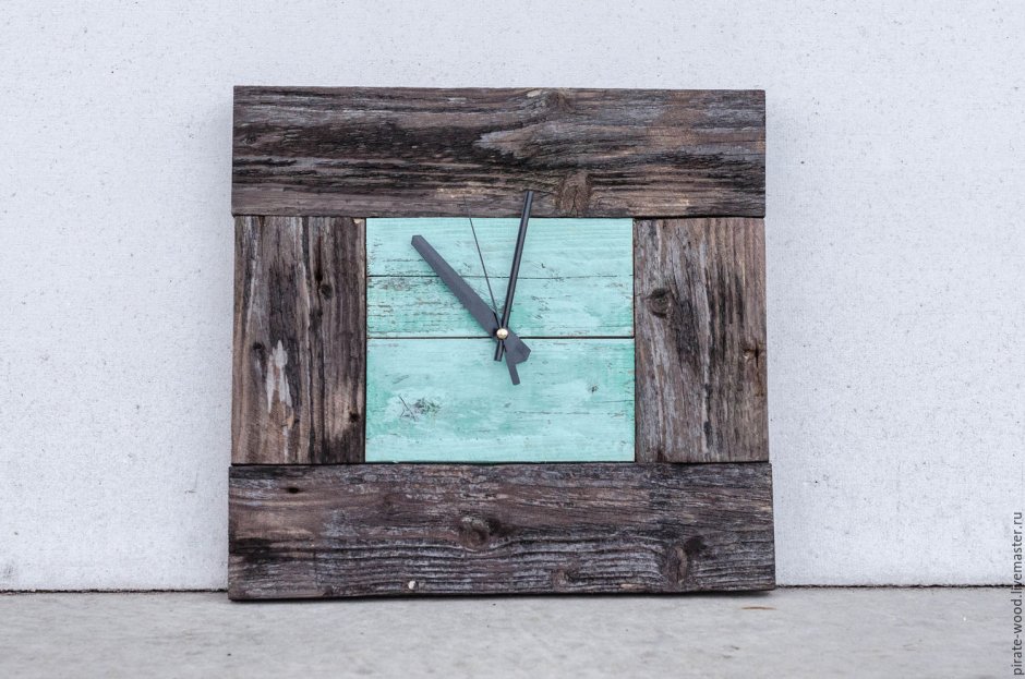 Часы из дерева настенные