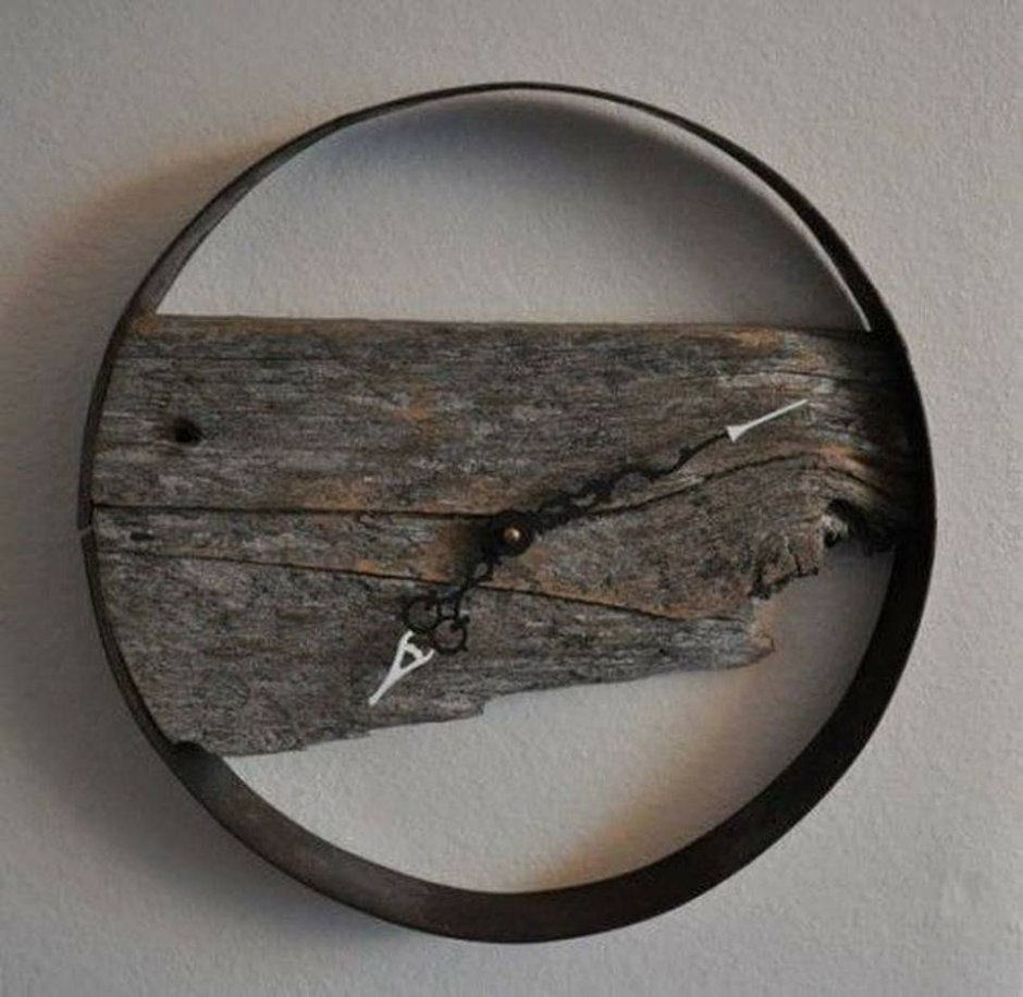 Часы из деревянных реек