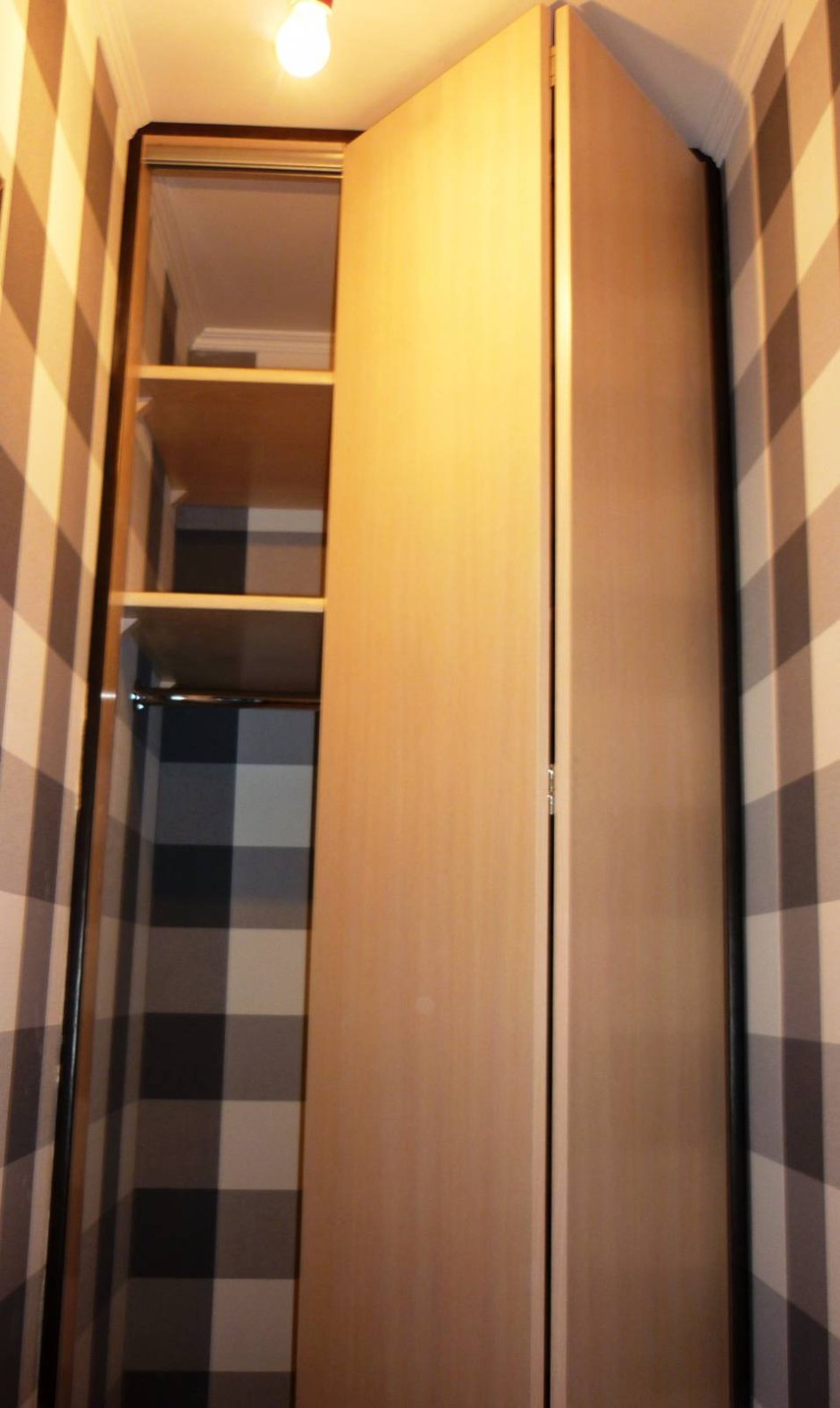 Шкаф в кладовке