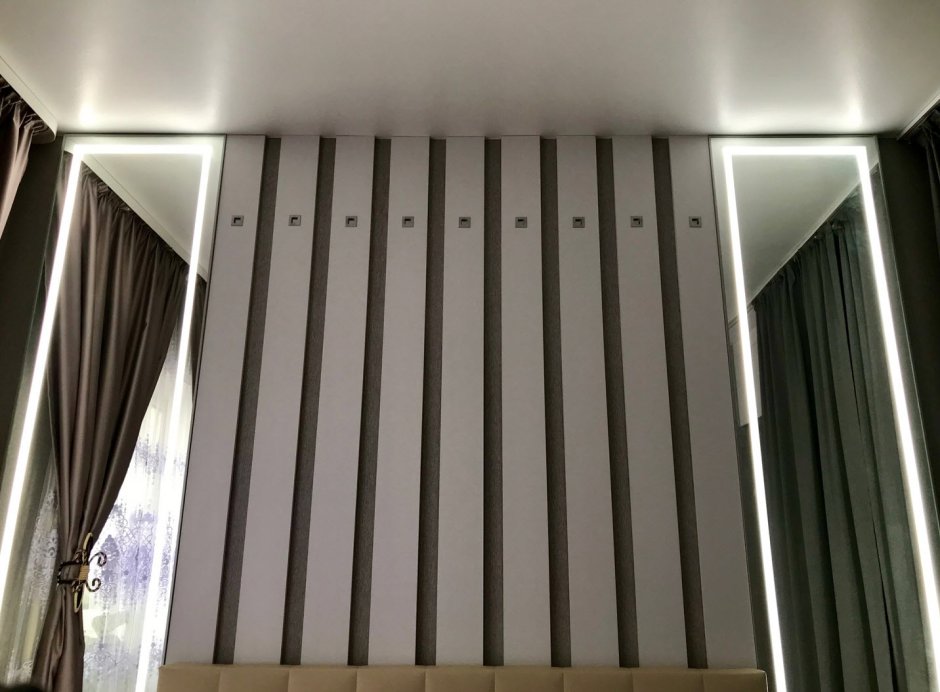 Антресоли с жалюзийными дверцами