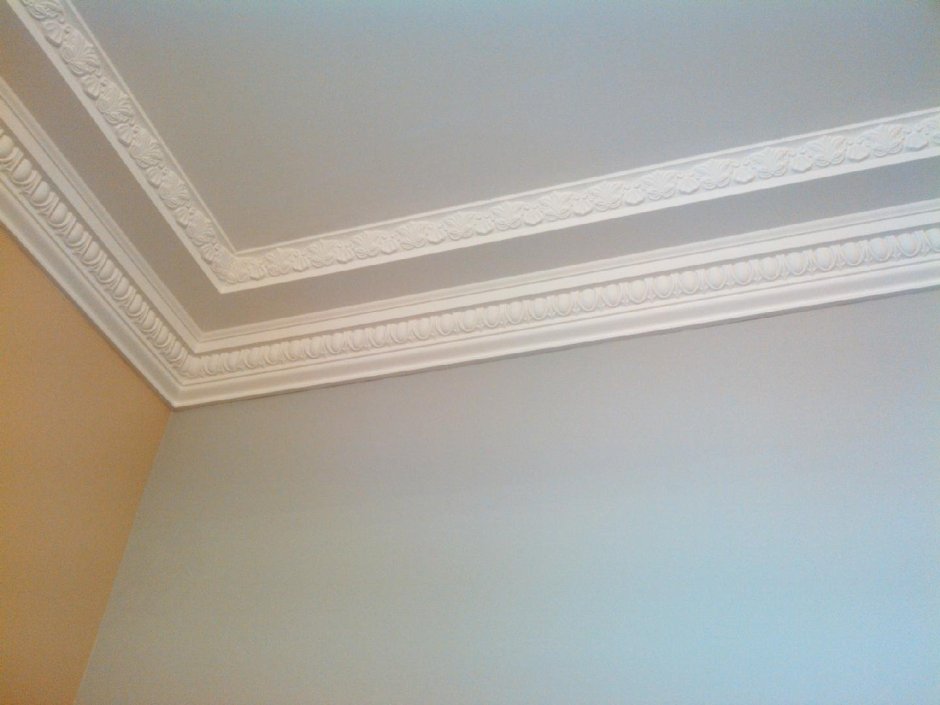 Молдинги на потолке
