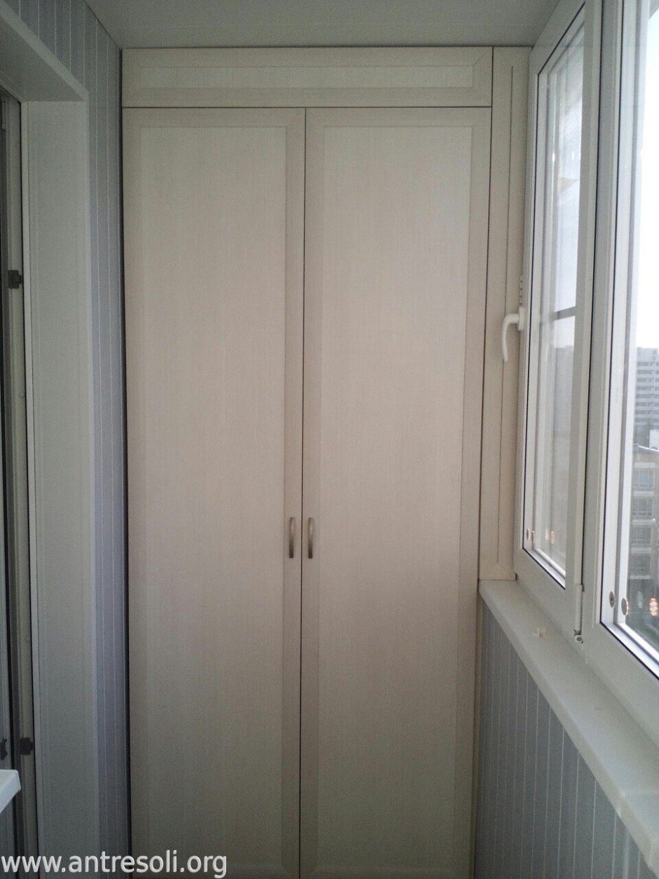 Шкаф для балкона из Леруа