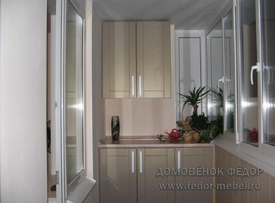 Шкаф кладовка на балконе