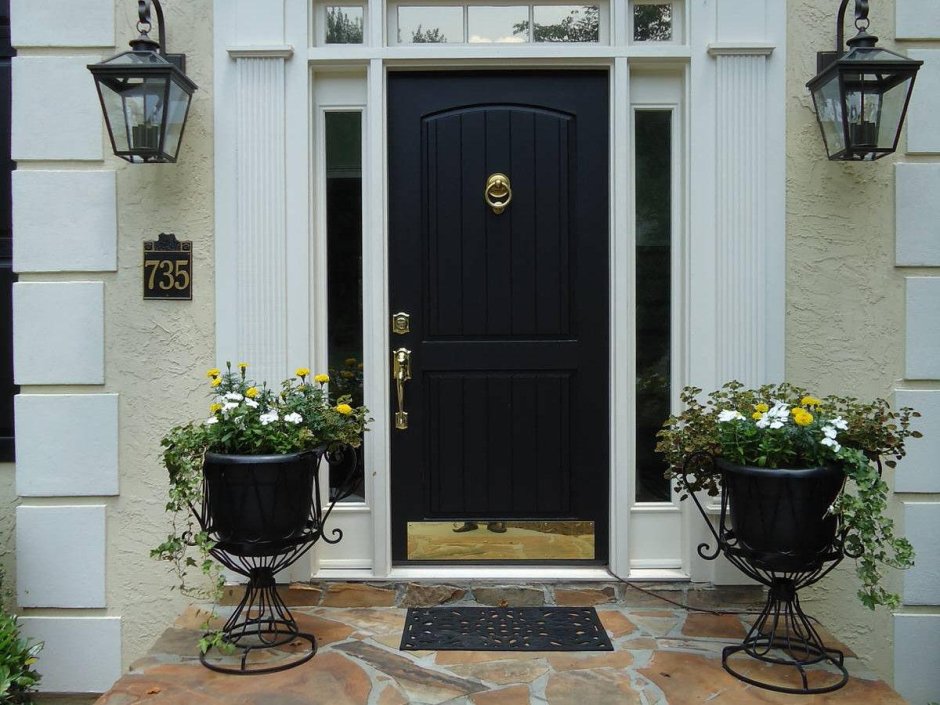 Входные двери в дом в английском стиле