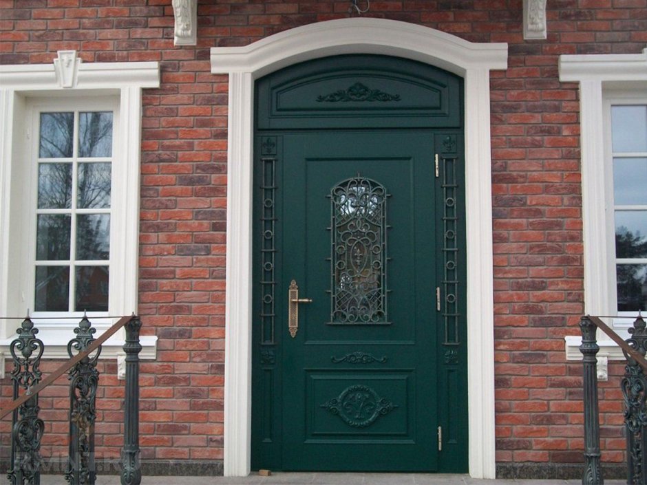 Входная дверь в дом