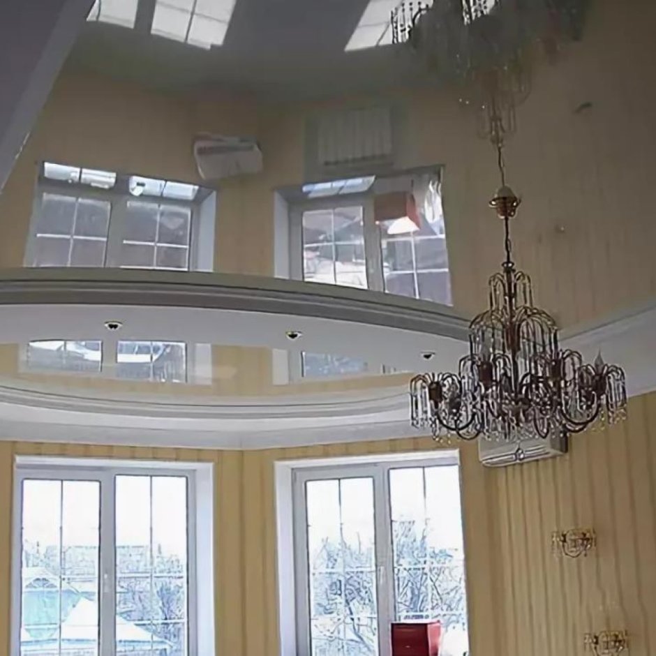 Натяжной потолок с эркером