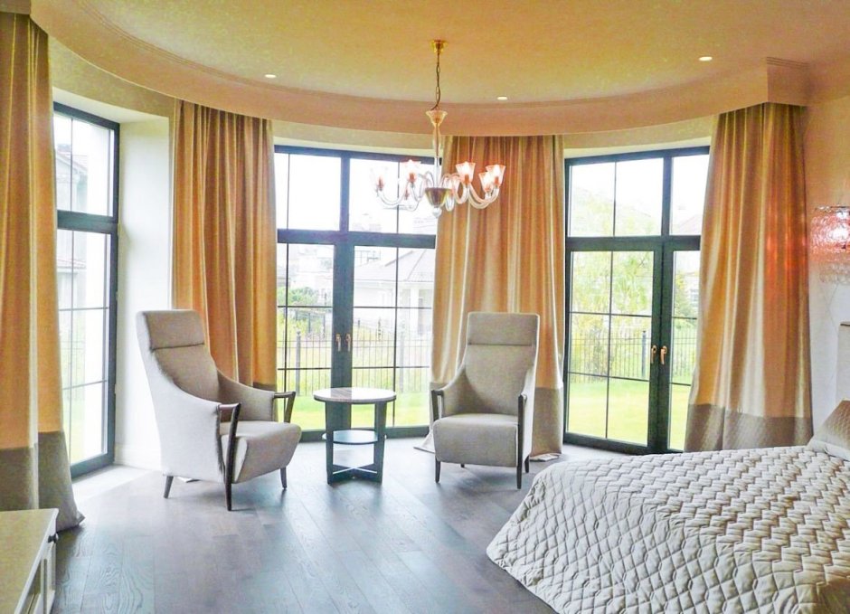 Спальня с эркерным окном