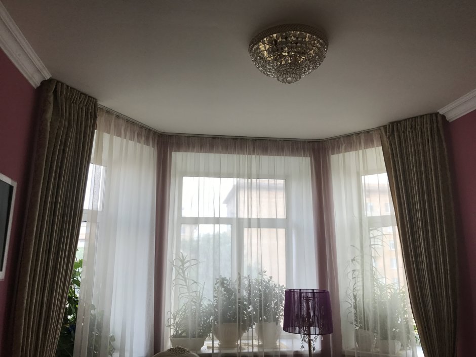 Натяжной потолок с р кером