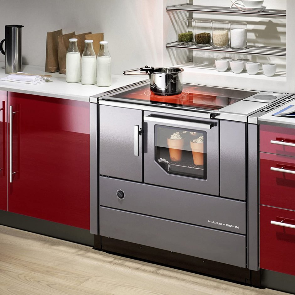 Отдельностоящая плита на кухне