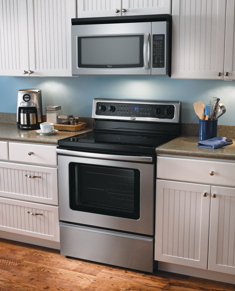 Кухонный стол с плитой