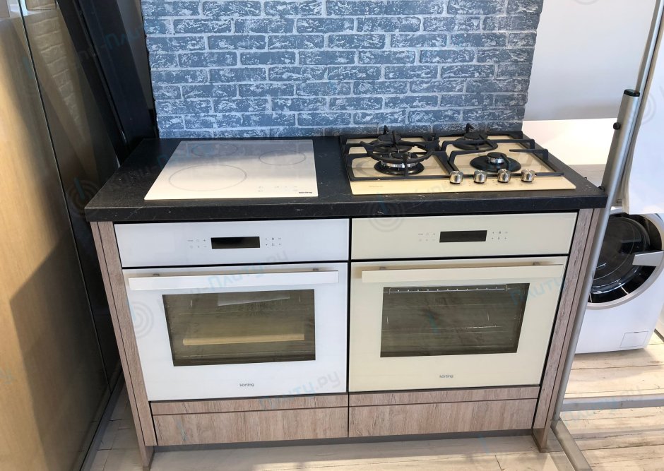 Отдельностоящая плита на кухне интерьер