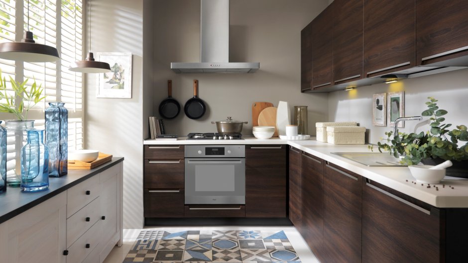 Кухня в бело коричневом цвете